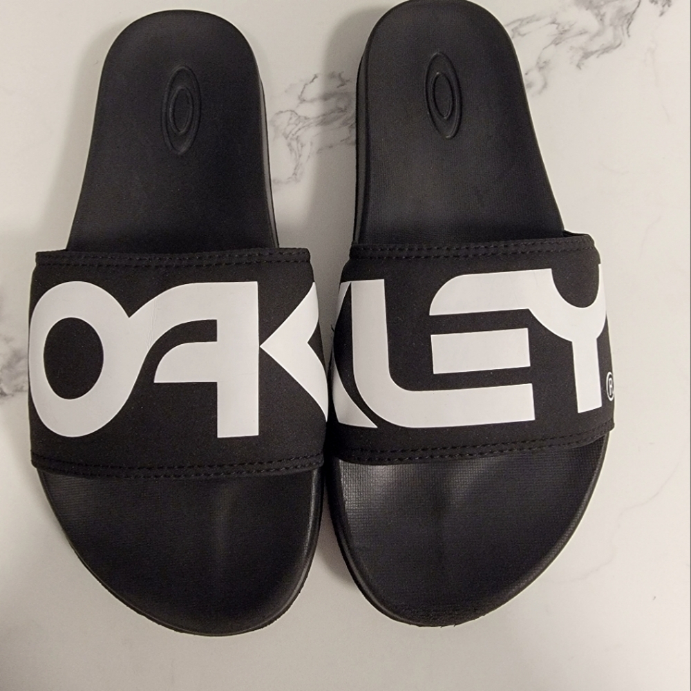 Womans size 7.5 US OAKLEY slides, flip-flops, sandals